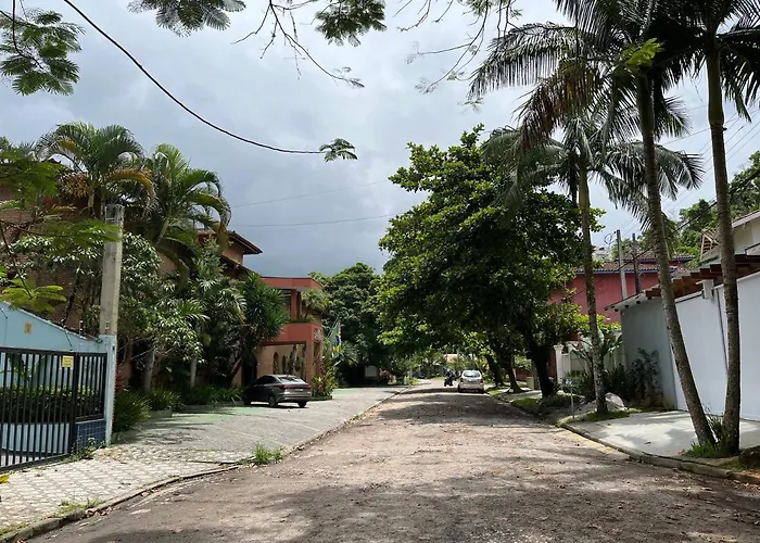 2 Dorms com ar split nos quartos, piscina, Wi-fi e 5min a pé da Praia do Itaguá Ubatuba